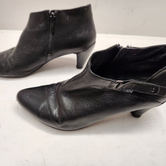 TSUBO POINTED TOE DRESS ANKLE BOOTS ZIPPERD BACK US SIZE 7 - Picture 3 of 14